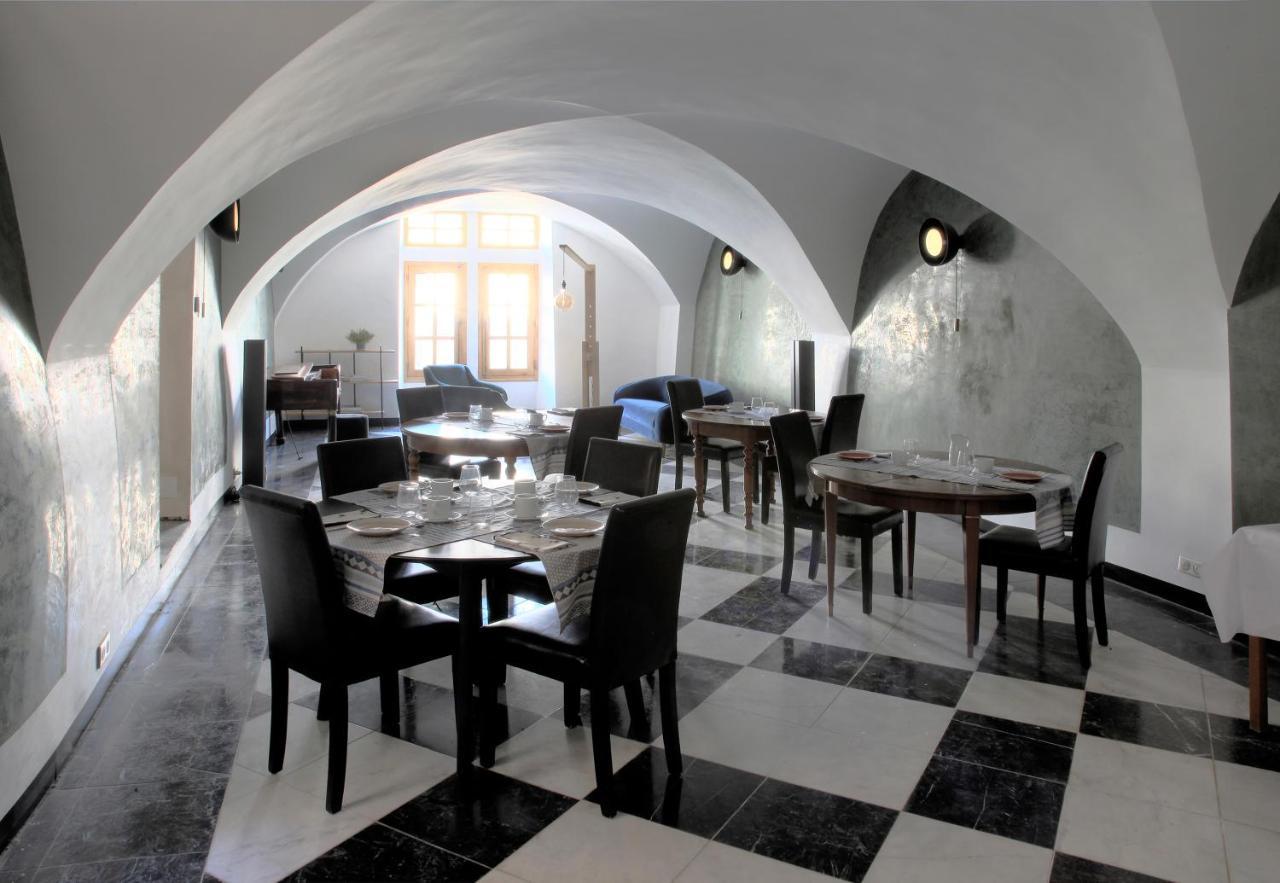La Maison D'En Bas Des Seigneurs Cucuron Exteriör bild