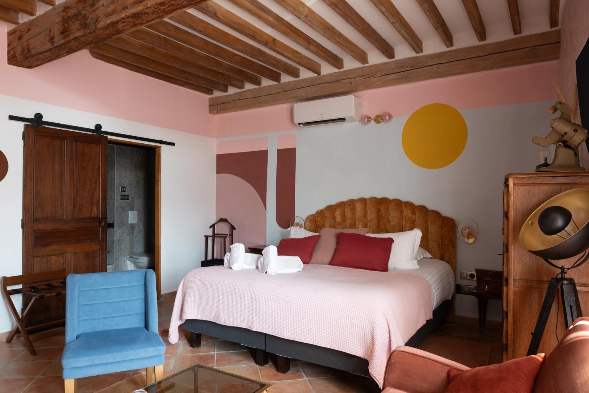 La Maison D'En Bas Des Seigneurs Cucuron Rum bild